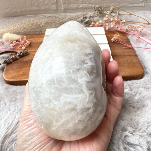 Gorgeous Large Agate with Druzy Egg Carving - Picture 3 of 6